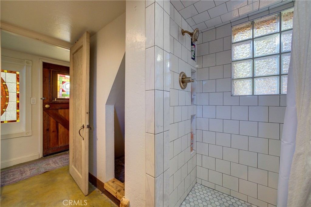 8560 Warren Road Paso Robles, CA 93446 - Photo 43 of 74 a bathroom with a shower