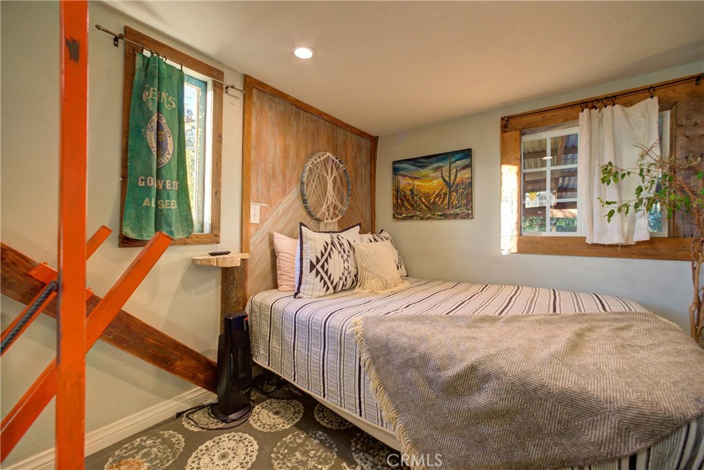 8560 Warren Road Paso Robles, CA 93446 - Photo 46 of 74 a bedroom with a large bed and a window