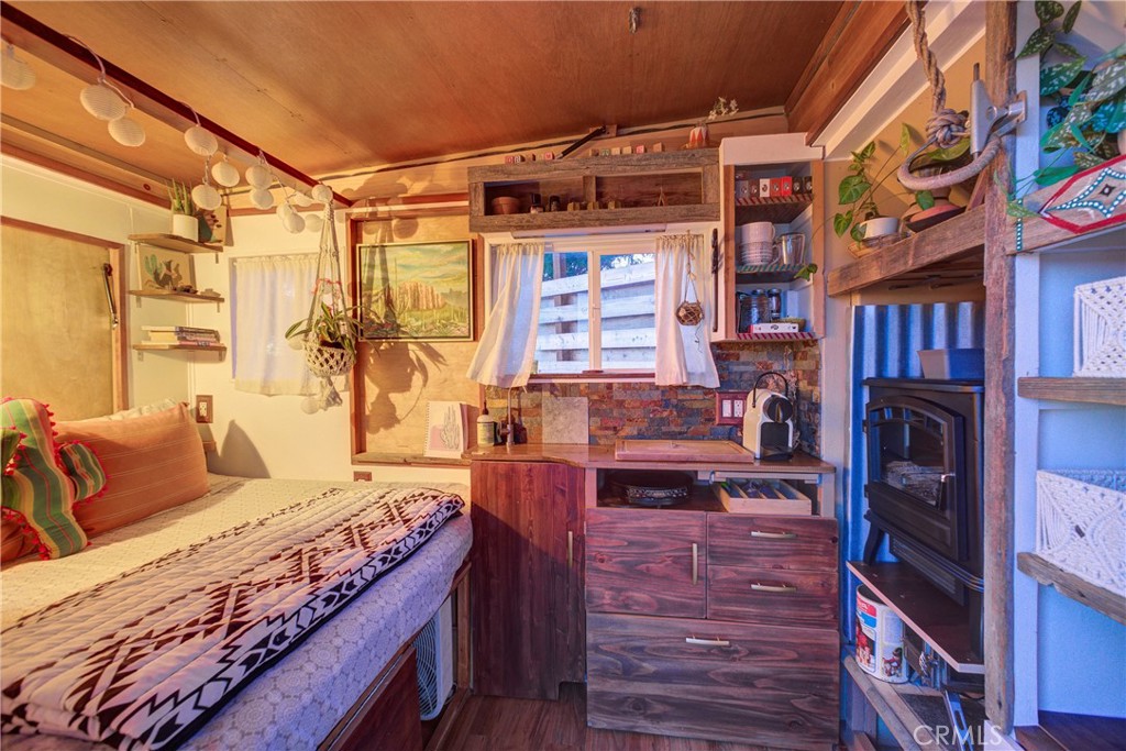 8560 Warren Road Paso Robles, CA 93446 - Photo 51 of 74 a bed room with a bed and a book shelf