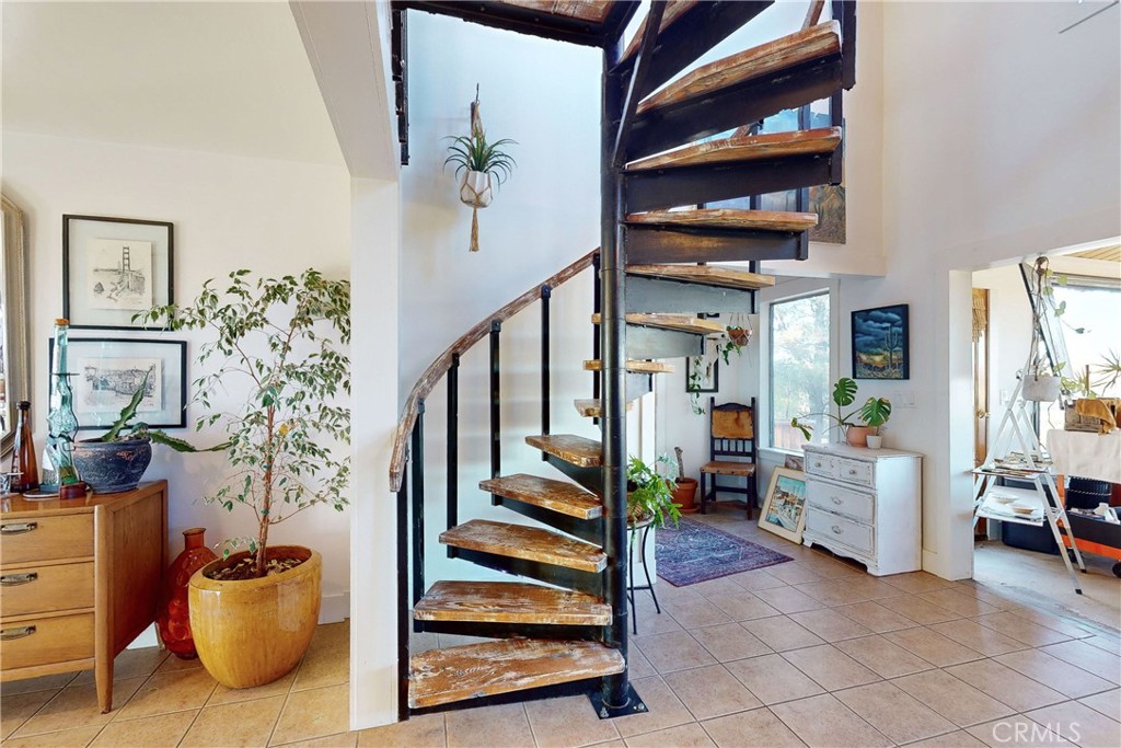 8560 Warren Road Paso Robles, CA 93446 - Photo 10 of 74 a view of an entryway with workspace