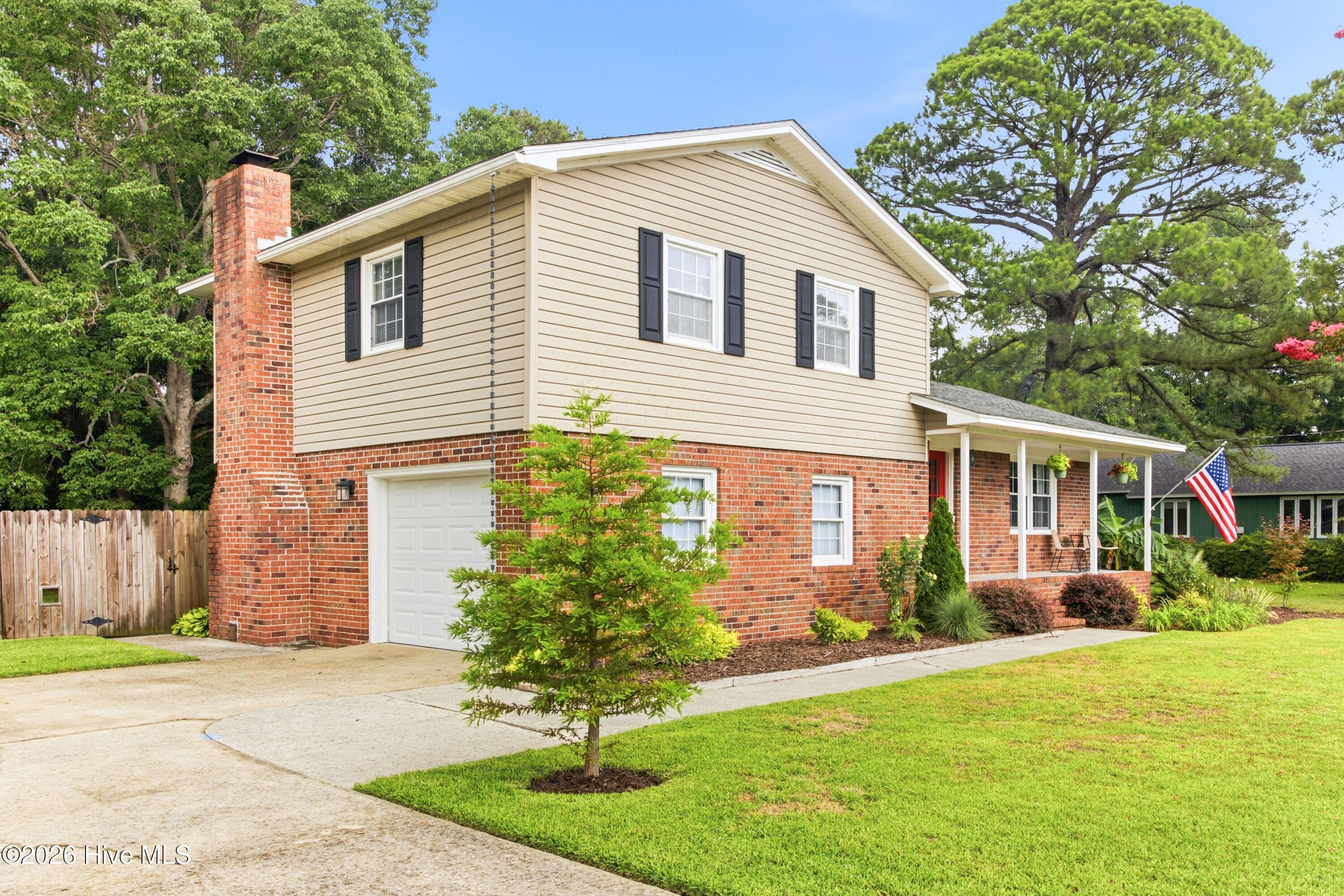 820 Greenbriar Road Wilmington, NC 28409 - Photo 3 of 51