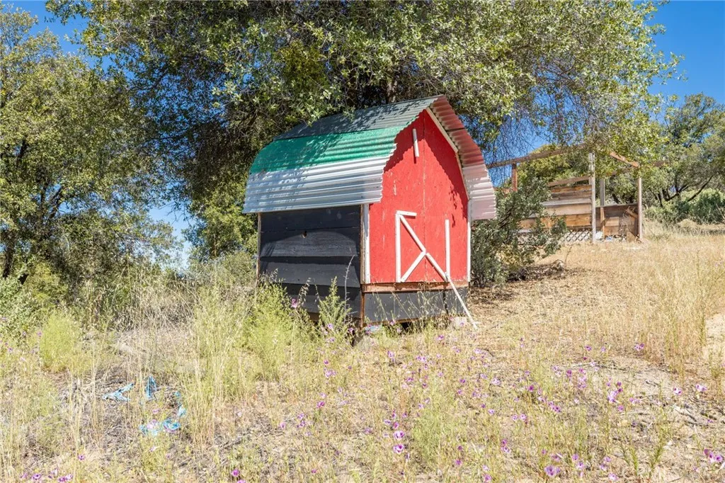 49 Old Yosemite Road Oakhurst, CA 93644 - Photo 8 of 41