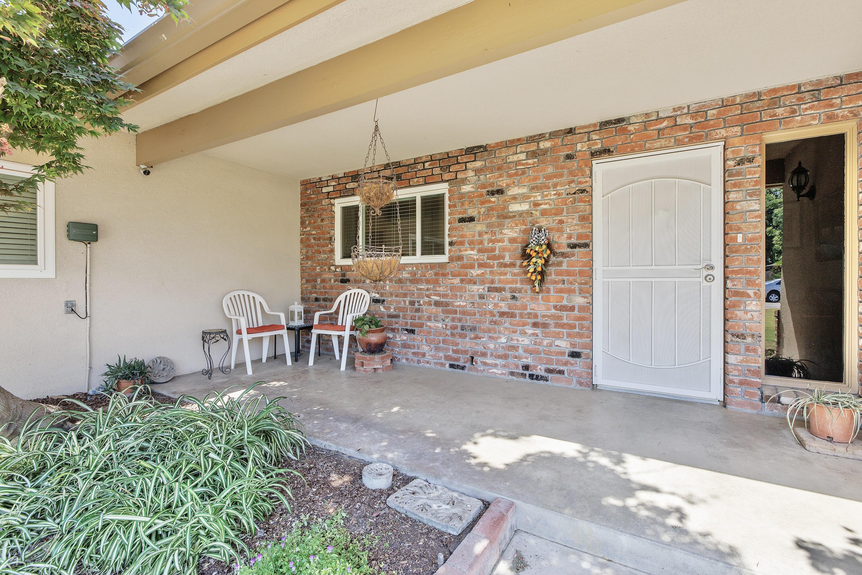 1191 North Hope Avenue Reedley, CA 93654 - Photo 4 of 42 713A0359