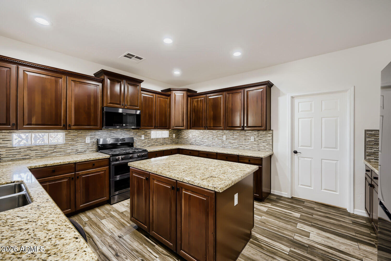 3108 East Ridgewood Lane Gilbert, AZ 85298 - Photo 8 of 27 Kitchen