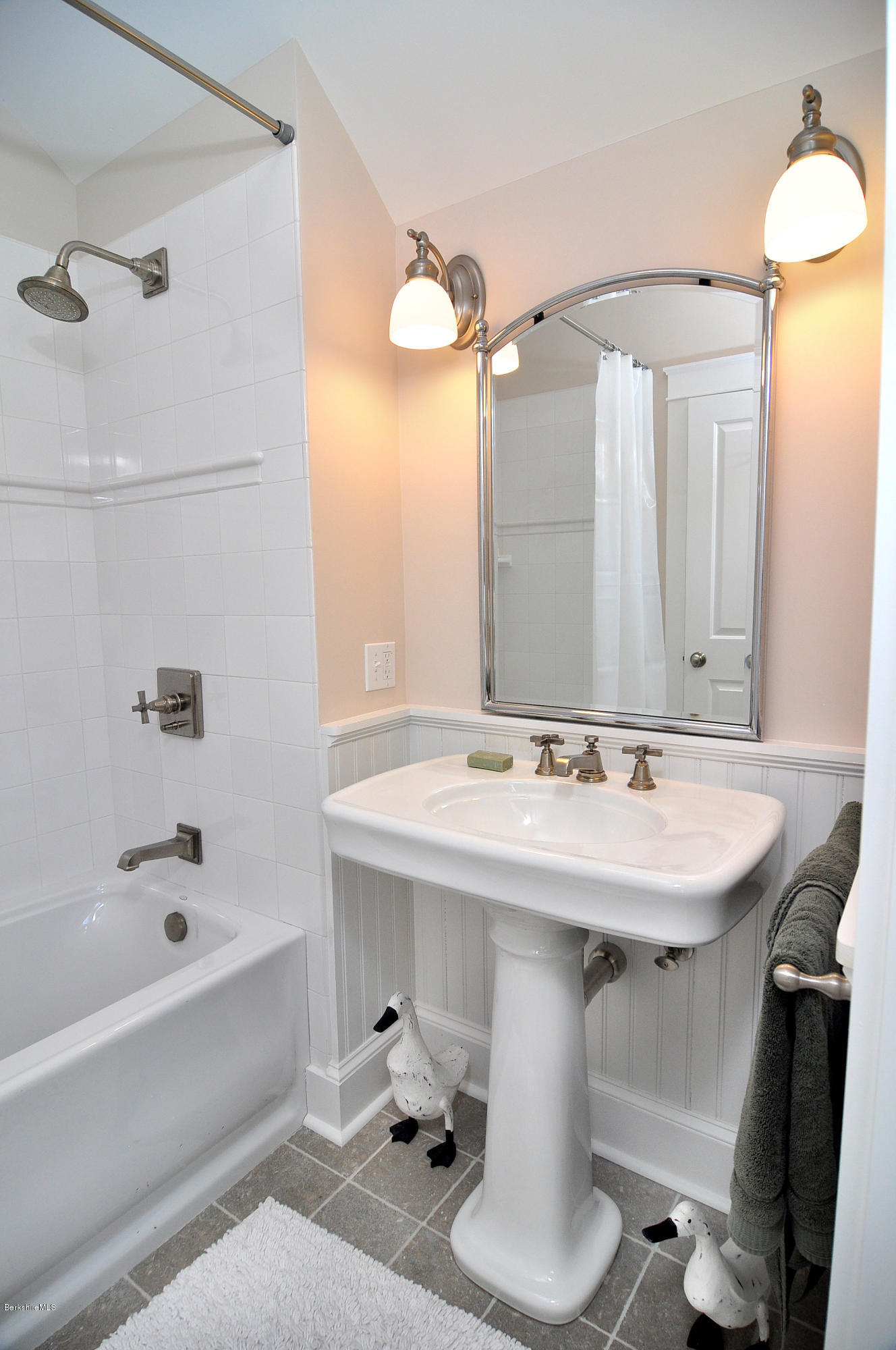 28 Oxbow Road Egremont, MA 01230 - Photo 24 of 46 18guestbath.JPG