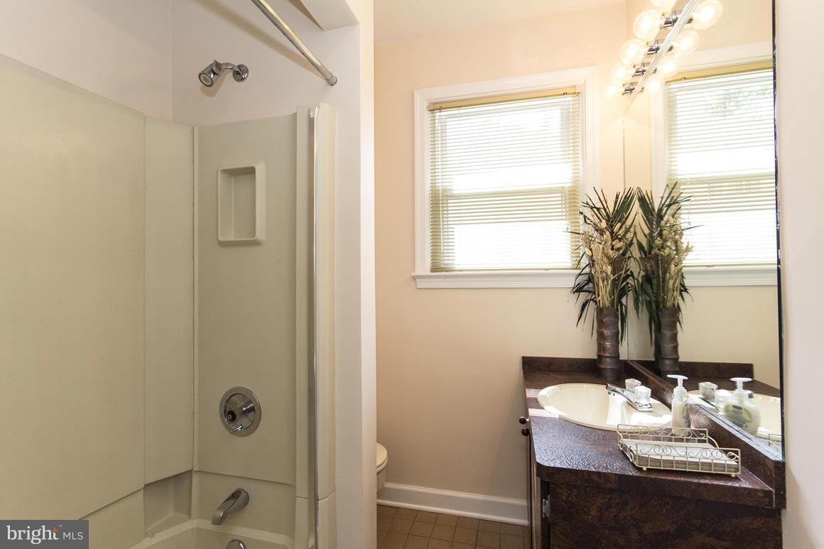 3409 Midfield Road Baltimore, MD 21208 - Photo 14 of 21 Bath