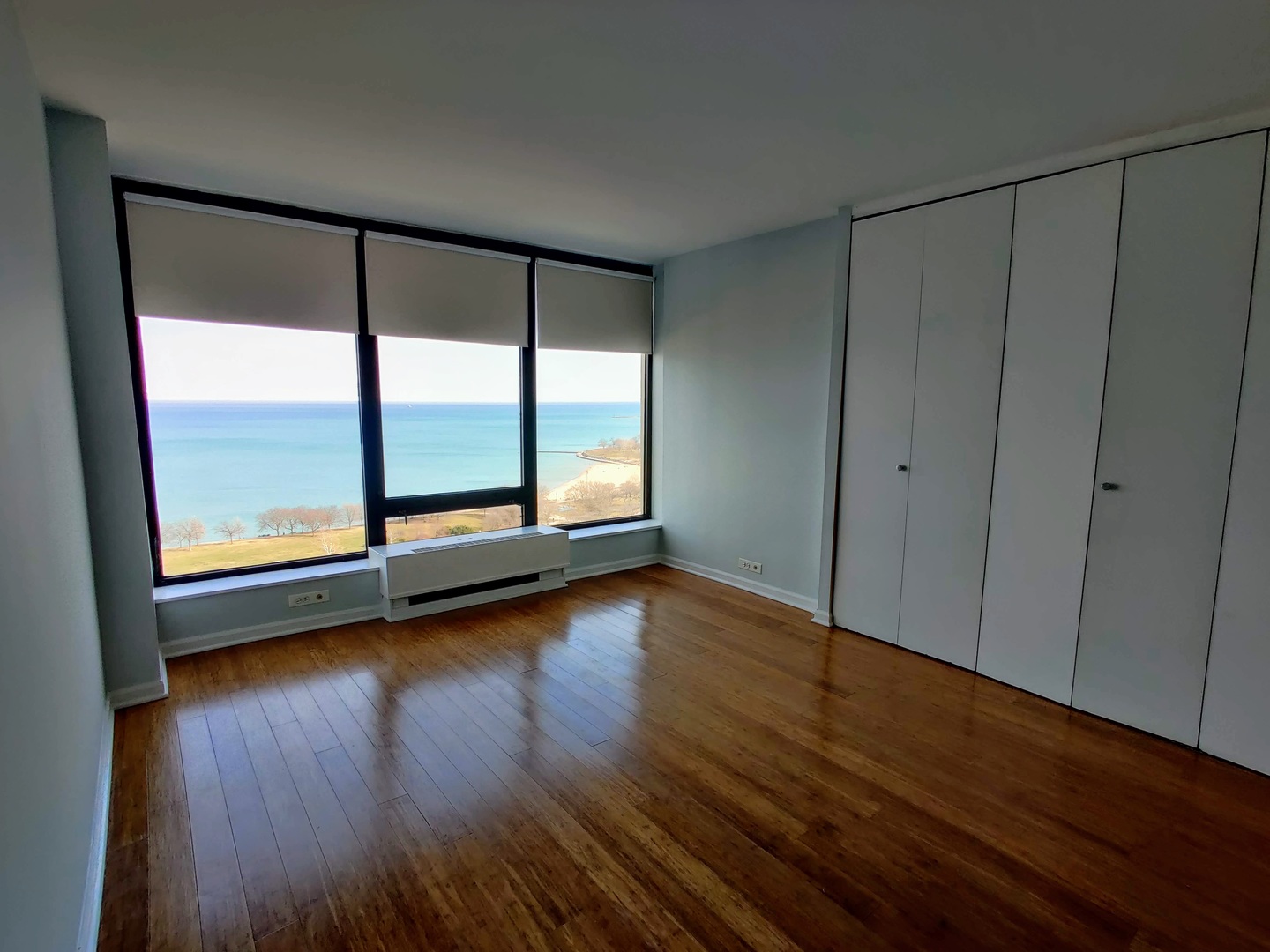 5445 North Sheridan Road, Unit 2504 Chicago, IL 60640 - Photo 21 of 37 a view of empty room with wooden floor and fan