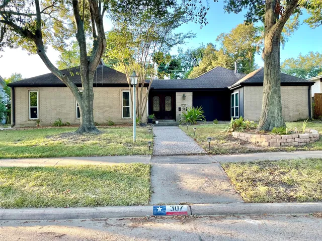 $2,300 | 307 Whitecap Drive, Seabrook, TX 77586