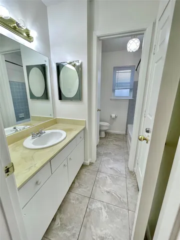 $2,300 | 307 Whitecap Drive, Seabrook, TX 77586