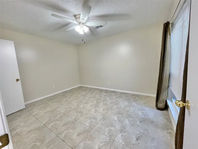 $2,300 | 307 Whitecap Drive, Seabrook, TX 77586