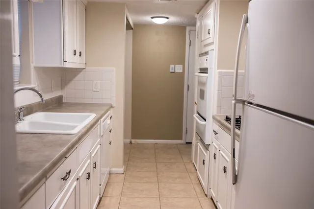 $2,300 | 307 Whitecap Drive, Seabrook, TX 77586