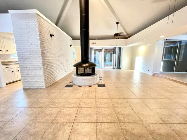 $2,300 | 307 Whitecap Drive, Seabrook, TX 77586