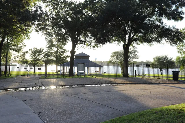 $2,300 | 307 Whitecap Drive, Seabrook, TX 77586