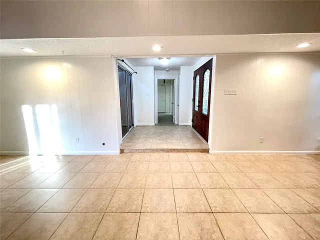 $2,300 | 307 Whitecap Drive, Seabrook, TX 77586