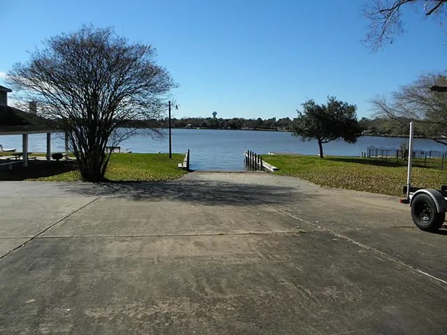 $2,300 | 307 Whitecap Drive, Seabrook, TX 77586