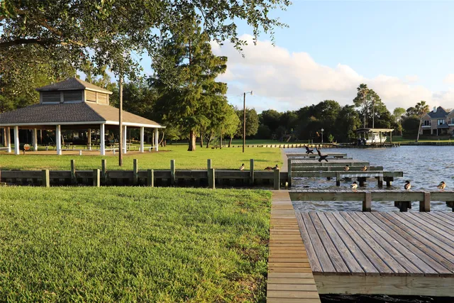 $2,300 | 307 Whitecap Drive, Seabrook, TX 77586