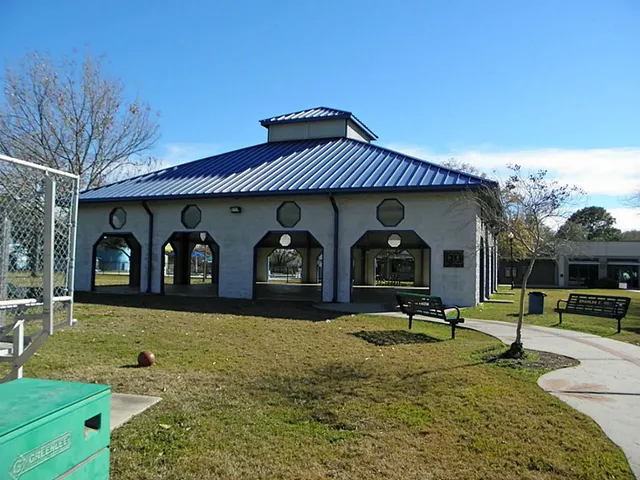 $2,300 | 307 Whitecap Drive, Seabrook, TX 77586