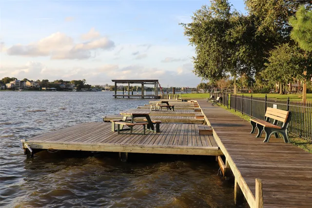 $2,300 | 307 Whitecap Drive, Seabrook, TX 77586