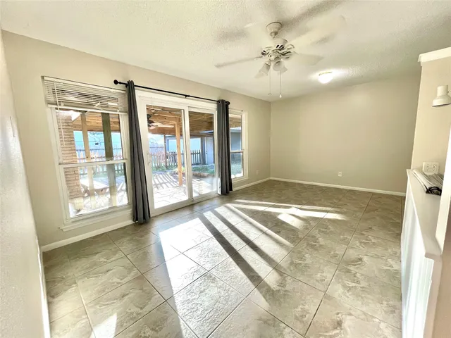 $2,300 | 307 Whitecap Drive, Seabrook, TX 77586