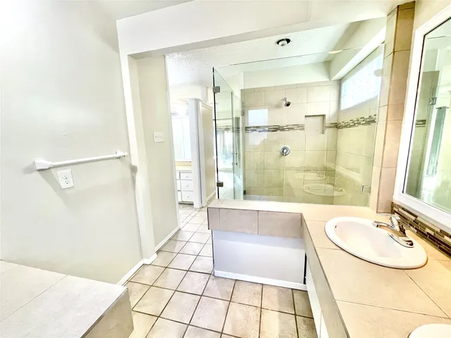 $2,300 | 307 Whitecap Drive, Seabrook, TX 77586