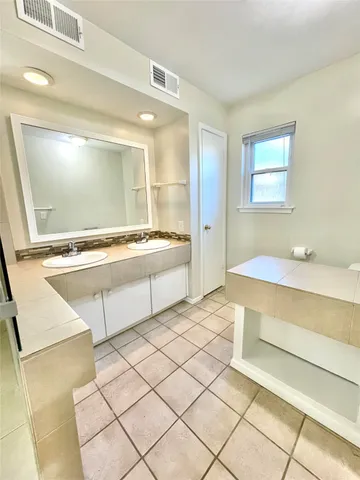 $2,300 | 307 Whitecap Drive, Seabrook, TX 77586