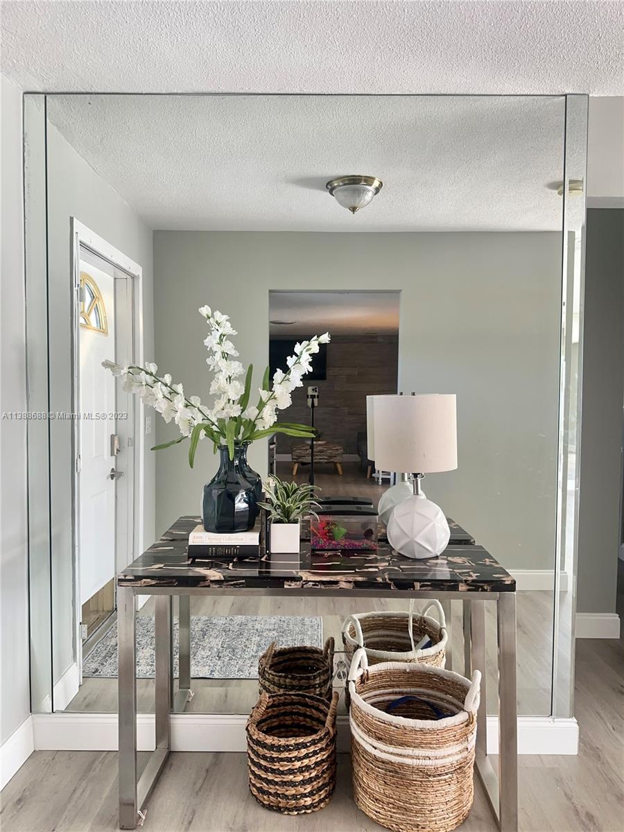 300 E Circle Jupiter, FL 33458 - Photo 4 of 28 a room with a table and chairs