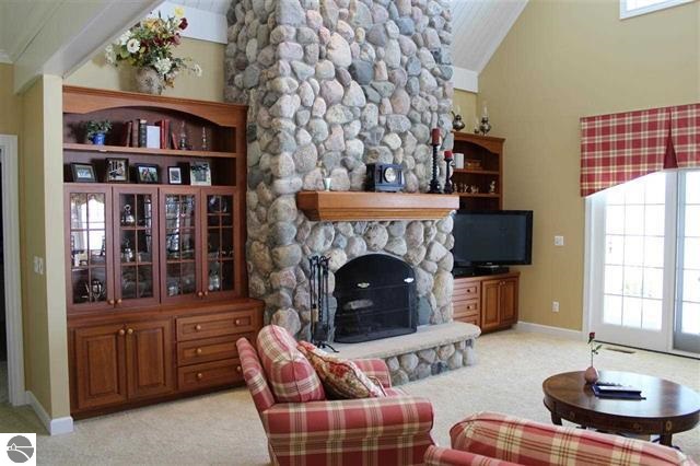 7570 Mullett Lake Road Cheboygan, MI 49721 - Photo 3 of 5 1785628-2.JPG