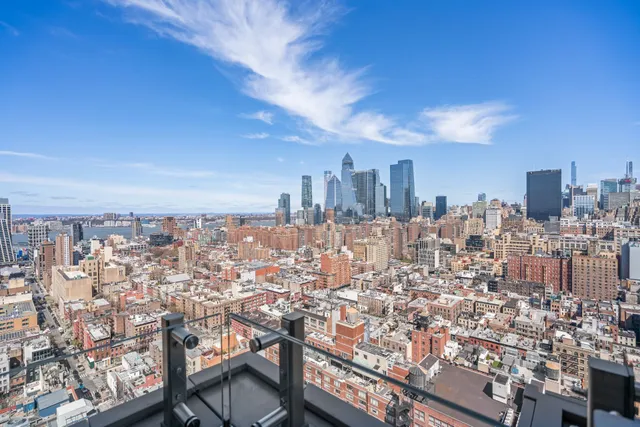 $42,500,000 | 212 West 18th Street, Unit PH2 | Chelsea