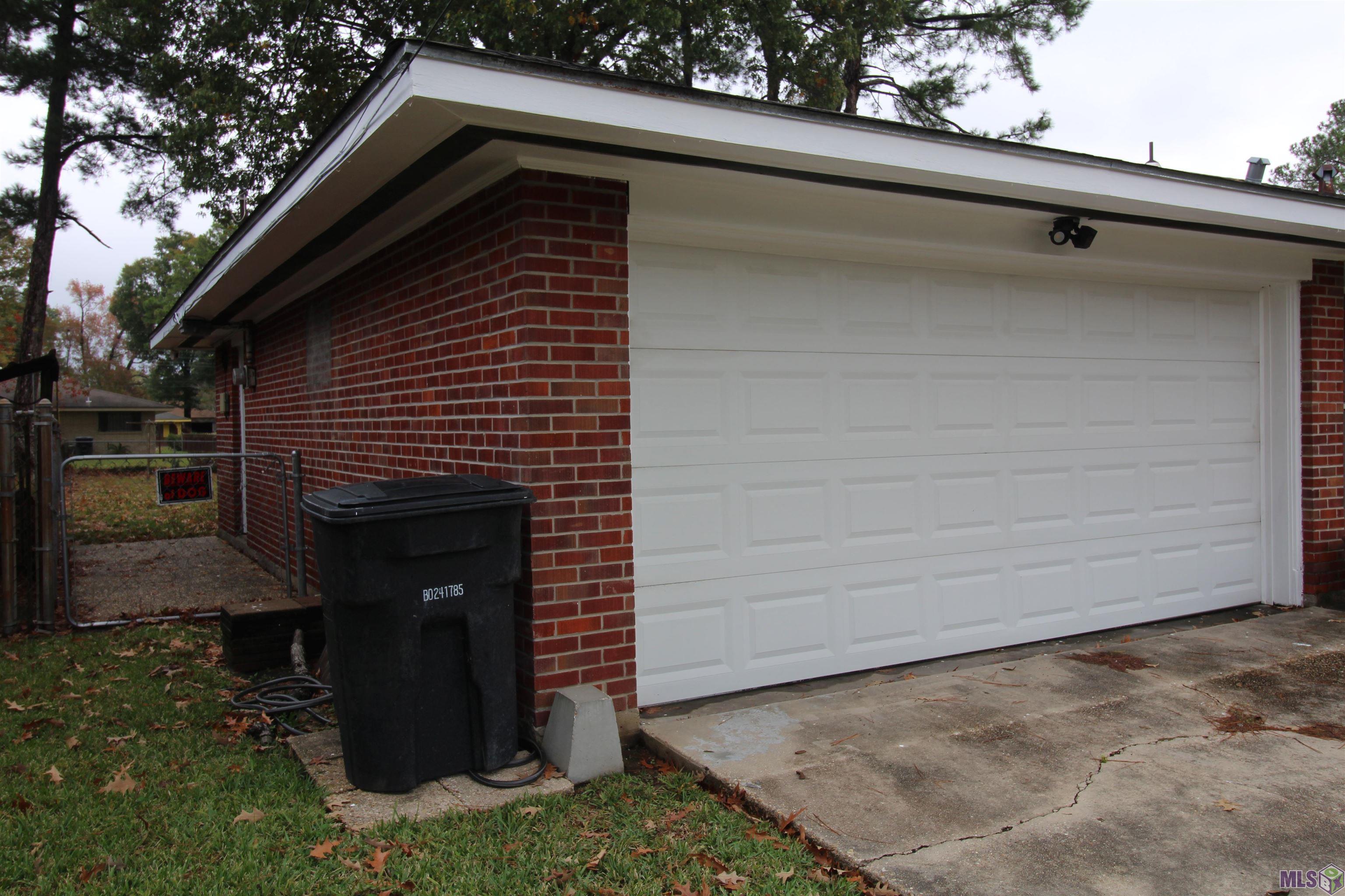 3020 Elgin Street Baton Rouge, LA 70805 - Photo 5 of 25 2 Car Attached Garage