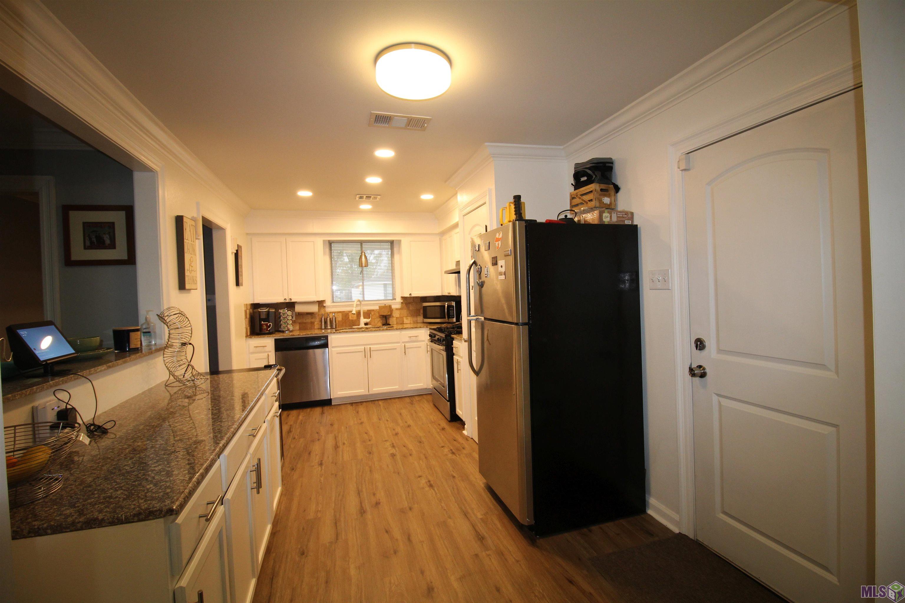 3020 Elgin Street Baton Rouge, LA 70805 - Photo 9 of 25 Garage access from Kitchen