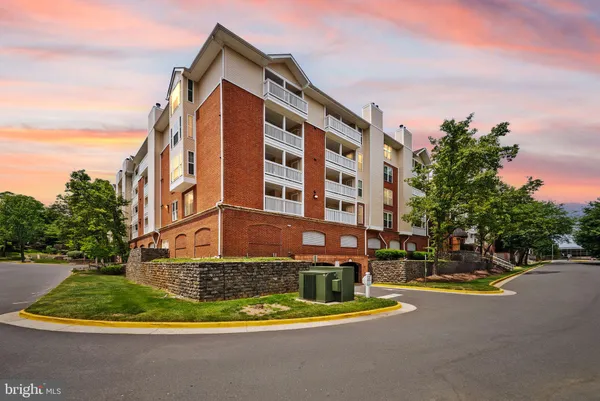 $285,000 | 1504 Lincoln Way, Unit 323, McLean, VA 22102