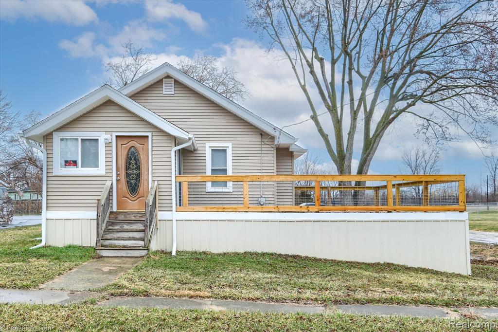 2127 Kenneth Street Burton, MI 48529 - Photo 2 of 49
