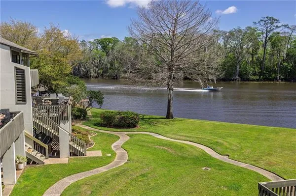 $384,900 | 104 Tchefuncte Oaks Drive, Unit 104, Mandeville, LA 70471