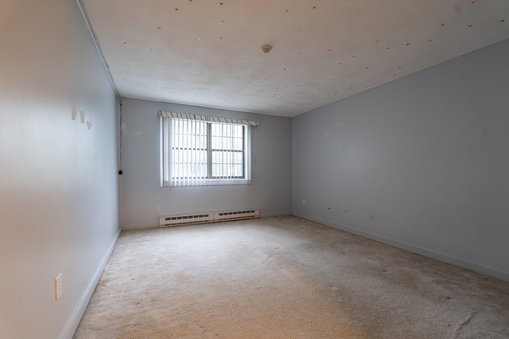 23 Spencer Road, Unit 20F Boxborough, MA 01719 - Photo 7 of 7 an empty room with a window