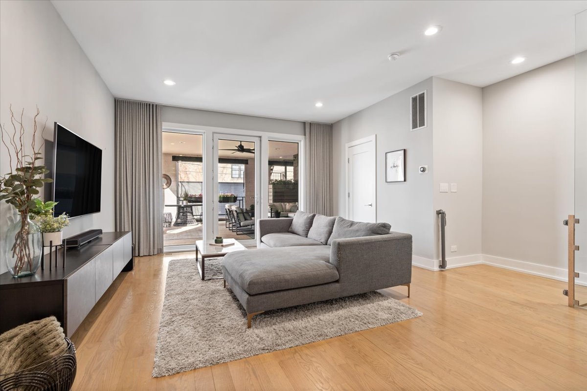 1610 South Carpenter Street, Unit 1S Chicago, IL 60608 - Photo 11 of 27