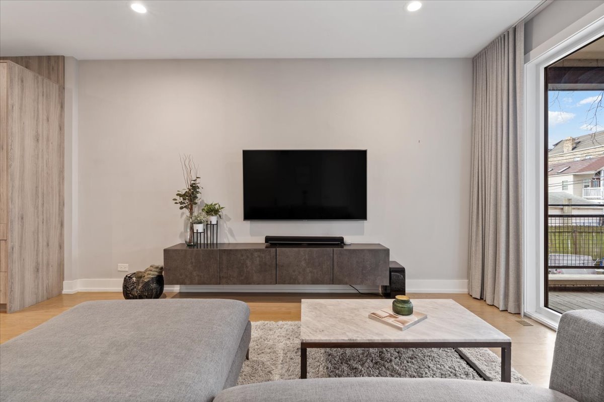 1610 South Carpenter Street, Unit 1S Chicago, IL 60608 - Photo 12 of 27