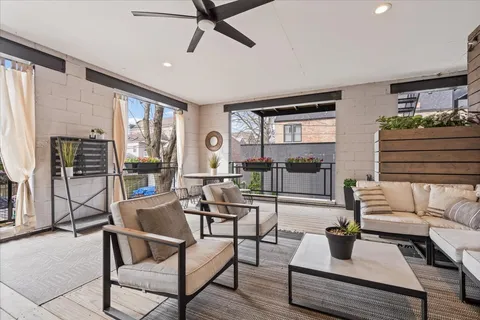 $750,000 | 1610 South Carpenter Street, Unit 1S, Chicago, IL 60608