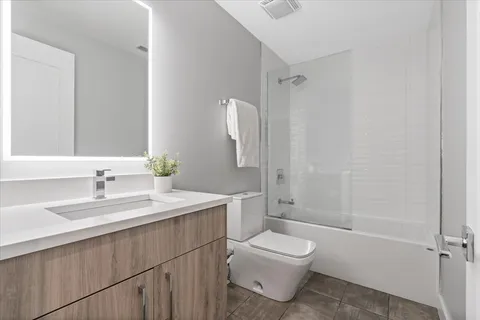 $750,000 | 1610 South Carpenter Street, Unit 1S, Chicago, IL 60608