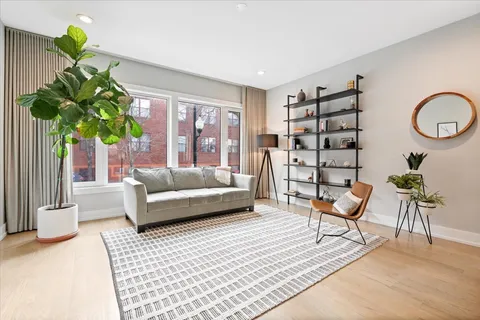 $750,000 | 1610 South Carpenter Street, Unit 1S, Chicago, IL 60608