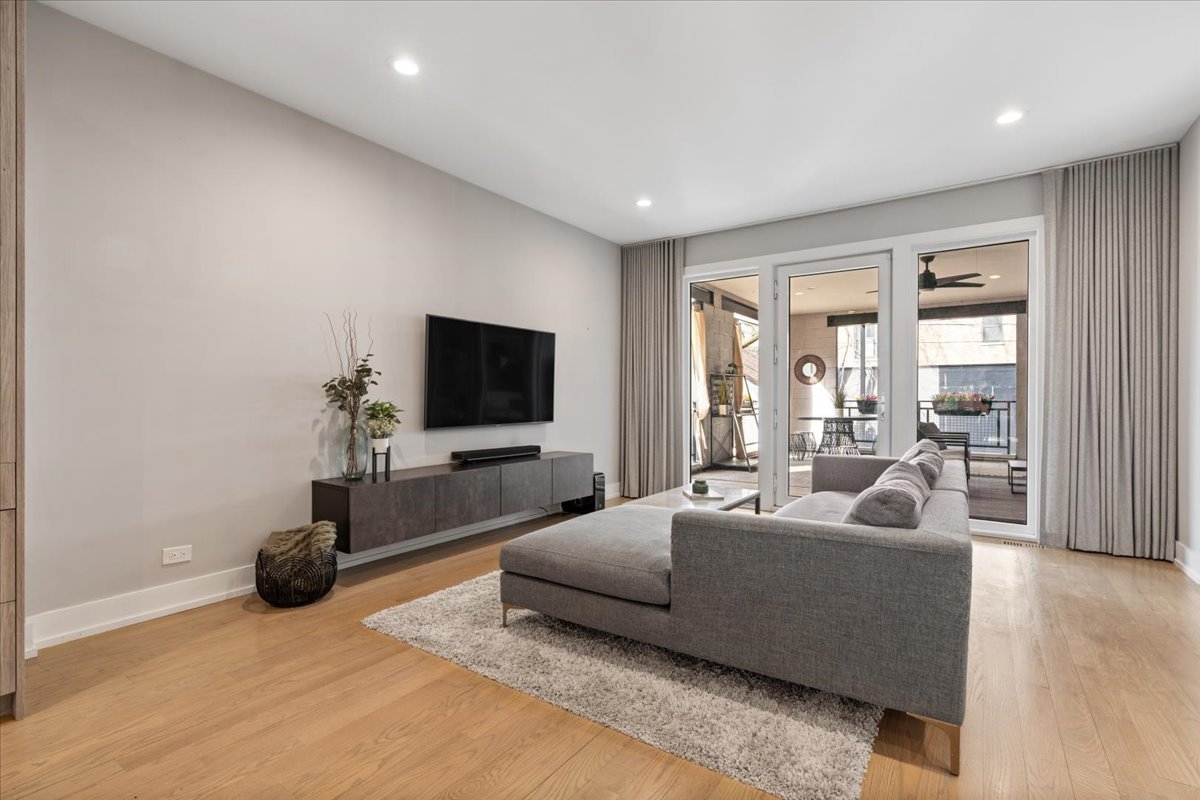 1610 South Carpenter Street, Unit 1S Chicago, IL 60608 - Photo 10 of 27