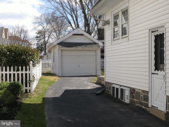 215 North Manoa Road Havertown, PA 19083 - Photo 4 of 21 Garage
