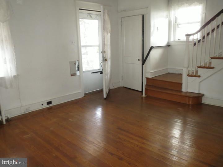 215 North Manoa Road Havertown, PA 19083 - Photo 7 of 21 Living Room