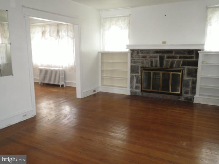 215 North Manoa Road Havertown, PA 19083 - Photo 10 of 21 Living Room