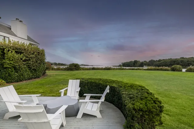 $3,395,000 | 7 Cove Point Court, Water Mill, NY 11976