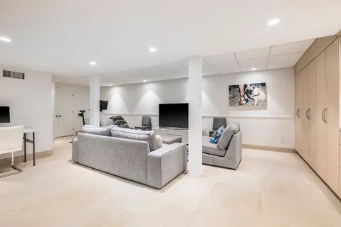 $3,395,000 | 7 Cove Point Court, Water Mill, NY 11976