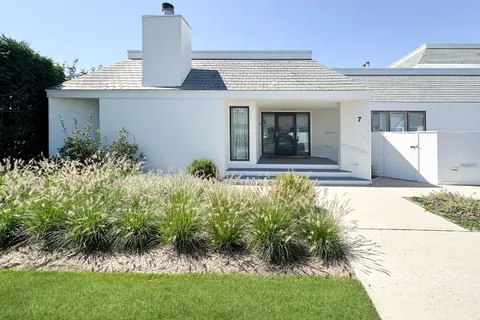 $3,395,000 | 7 Cove Point Court, Water Mill, NY 11976