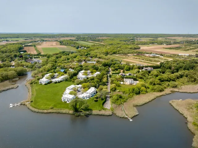 $3,395,000 | 7 Cove Point Court, Water Mill, NY 11976