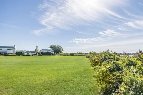 $3,395,000 | 7 Cove Point Court, Water Mill, NY 11976