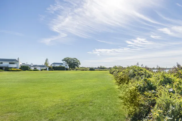 $3,395,000 | 7 Cove Point Court, Water Mill, NY 11976