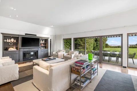 $3,395,000 | 7 Cove Point Court, Water Mill, NY 11976